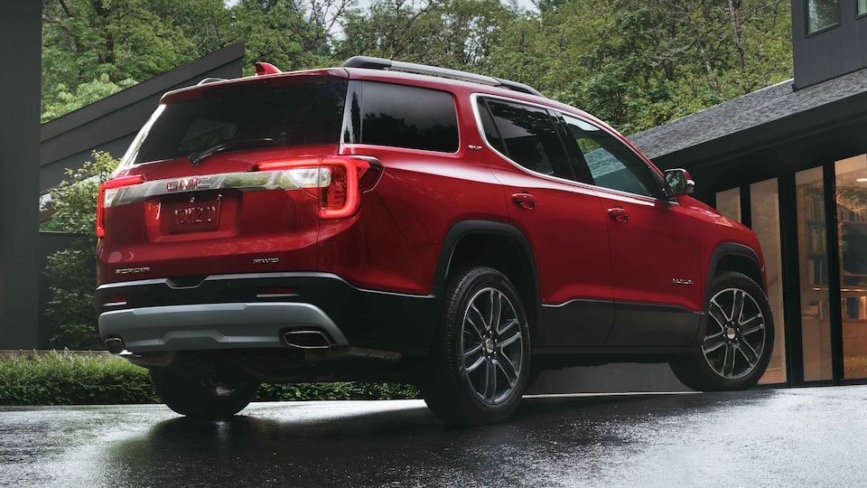 2022 GMC Acadia Mid-Size SUV Rear Side View In Driveway