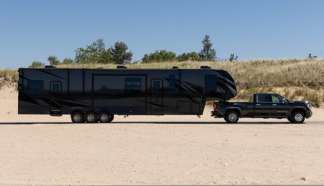 PULL YOUR WORLD WITH THE NEW 2024 SIERRA HEAVY DUTY’S ENHANCED TRAILERING CAPABILITIES