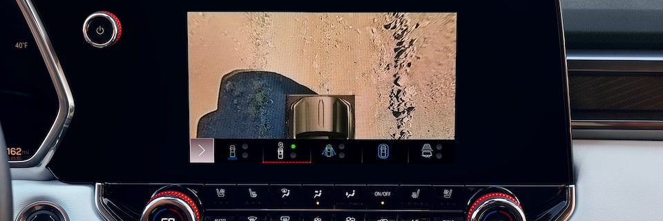 Display of the Top Down Camera View for the Trailering Assistance Technology on the Infotainment System in the GMC Canyon AT4X