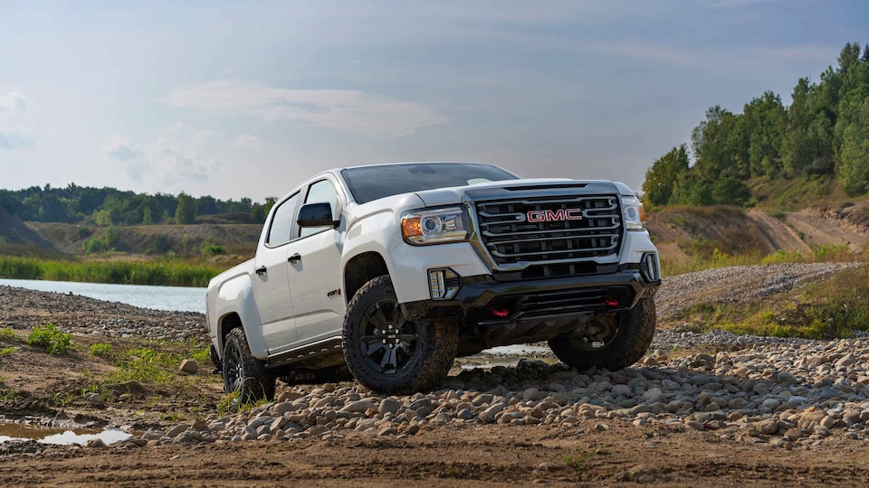 2021 GMC Canyon AT4 Small Off-Road Truck Front angle exterior view