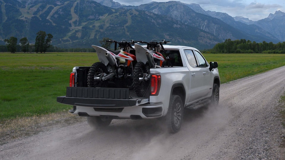 SEVEN SMART WAYS TO USE THE GMC SIERRA’S AVAILABLE MULTIPRO TAILGATE