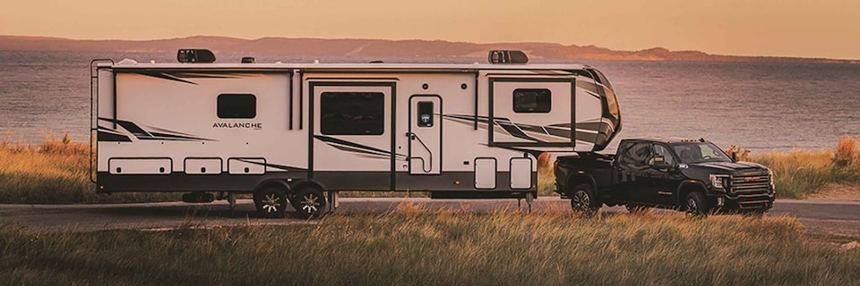 TRAILERING PROS: A TALENTED TEAM MAXIMIZES RV TECHNOLOGY, COMFORT AND STYLE