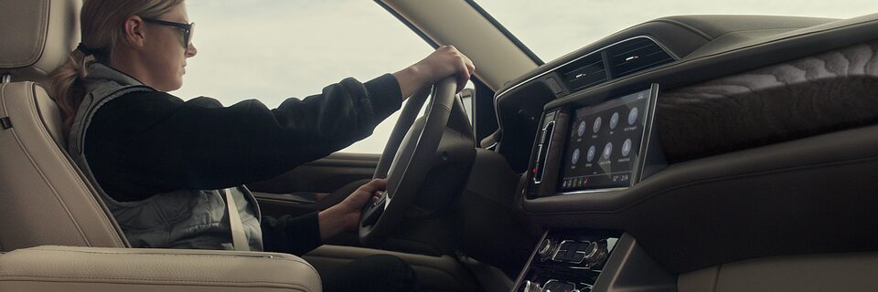 2021 GMC Yukon Full-Size SUV Interior View