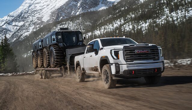 PULL YOUR WORLD WITH THE NEW 2024 SIERRA HEAVY DUTY’S ENHANCED TRAILERING CAPABILITIES