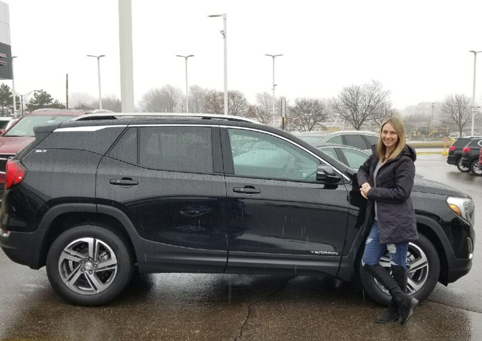GMC Acadia Mid-Size SUV Side Profile Exterior