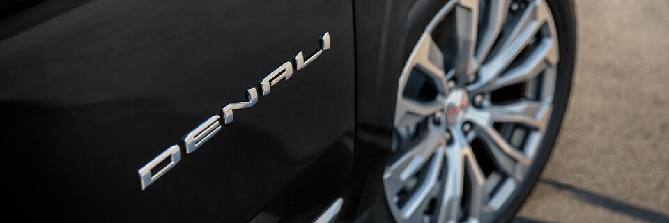 2021 GMC Denali Exterior Chrome Badge and wheel