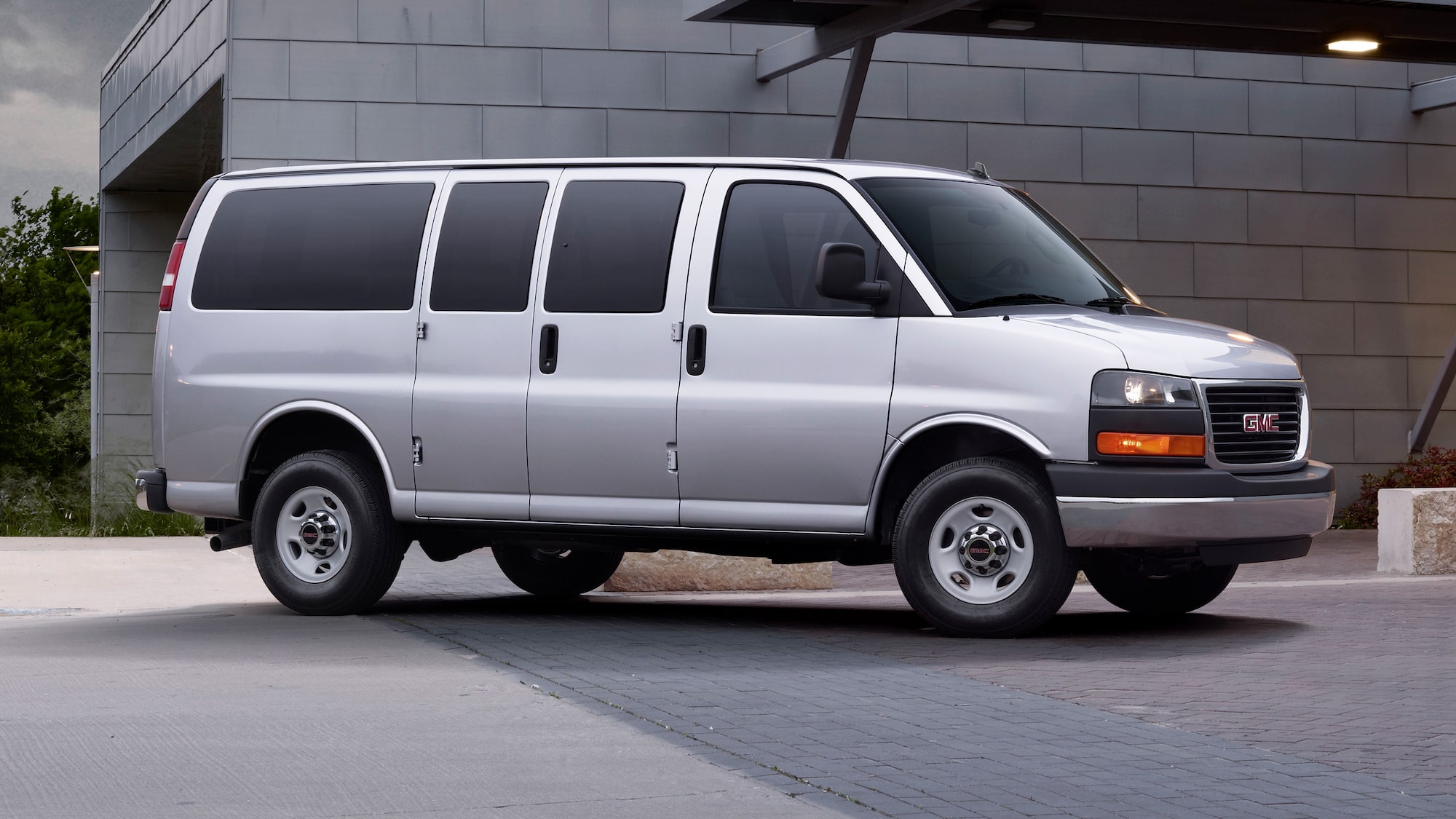 2019 gmc savana 2500 ls