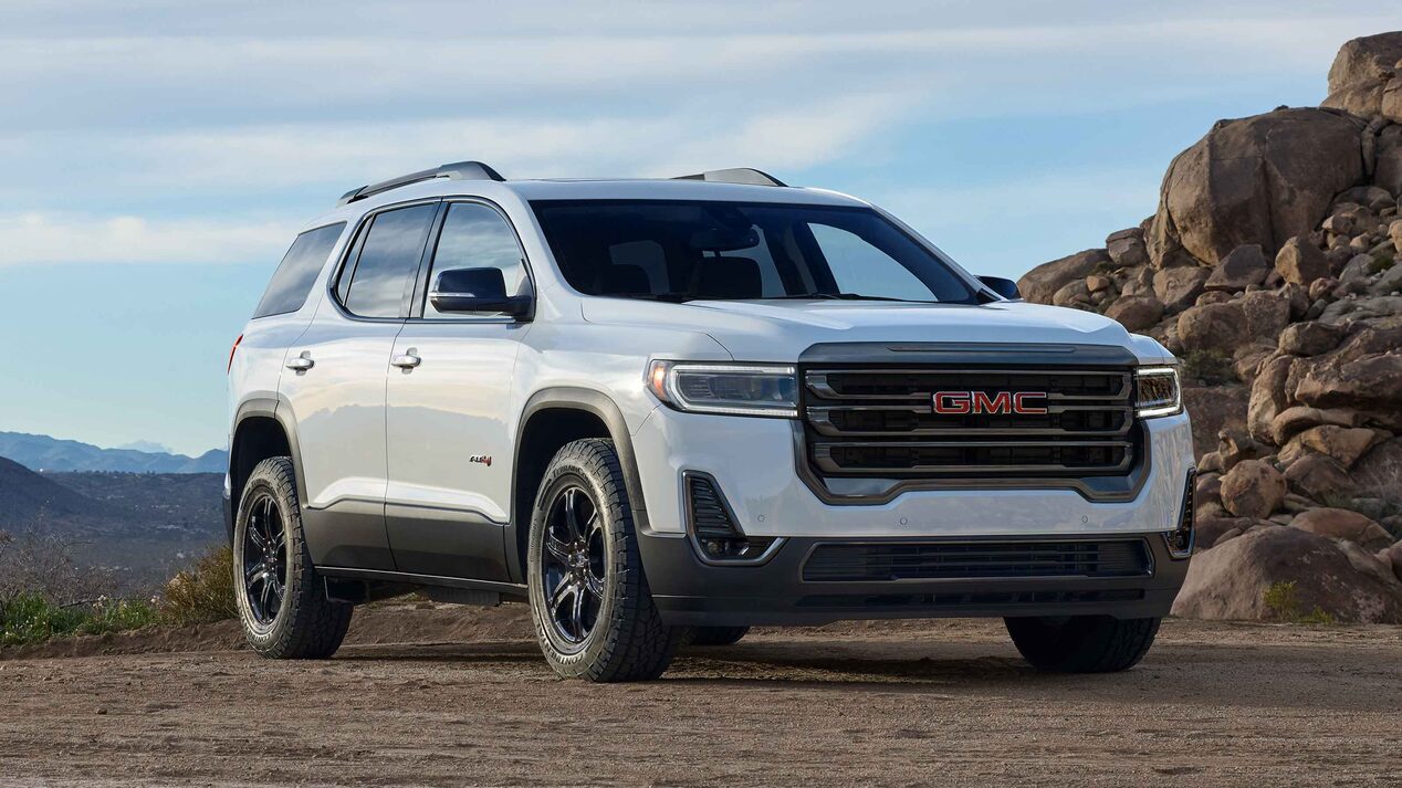 2022 GMC Acadia AT4 Frost White Color Outdoors Front Three Quarter View HD Wallpaper