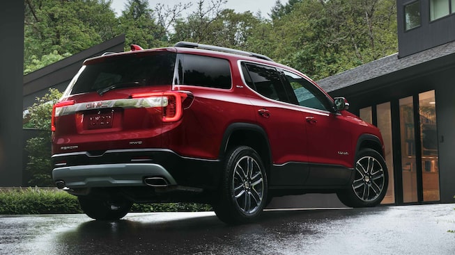 2021 GMC Acadia Mid-Size SUV Rear Side View In Driveway