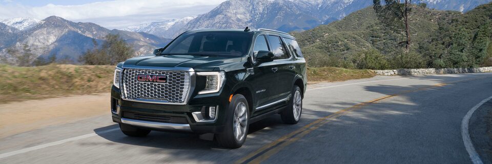 2021 GMC Yukon Full size SUV Front Side View