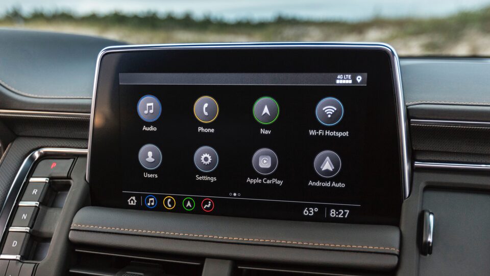 2021 GMC Yukon Full size SUV Interior Header Infotainment System