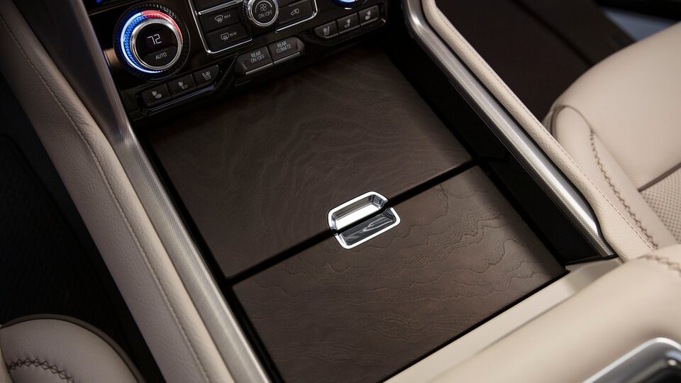 2021 GMC Yukon Full size SUV Interior Cupholder Detail