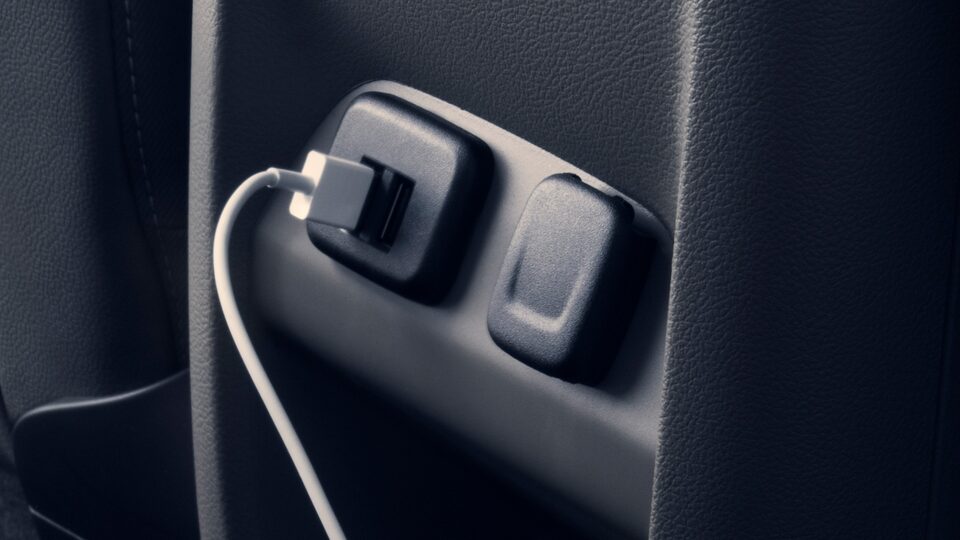 2022 GMC Canyon Small Truck Interior Outlets
