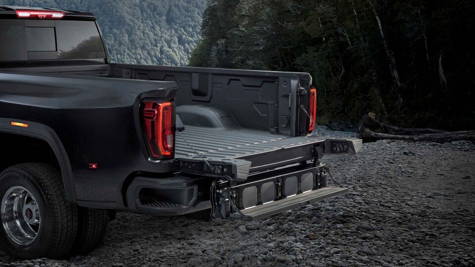 2021 GMC Sierra HD Heavy Duty Truck cornerstep rear bumper