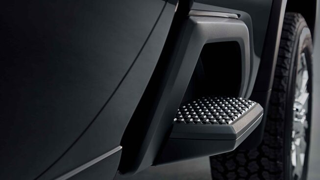 2021 GMC Sierra HD Denali Luxury Heavy Duty Truck side step close up