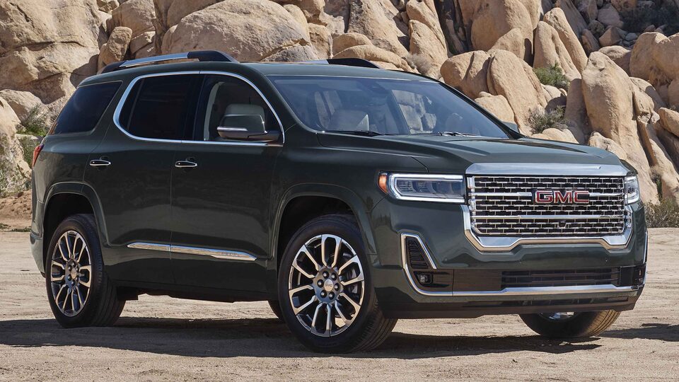 2022 GMC Acadia AT4 Off-road SUV Front Side View