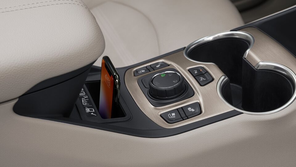 2022 Gmc Terrain Denali Interior Charge Ports