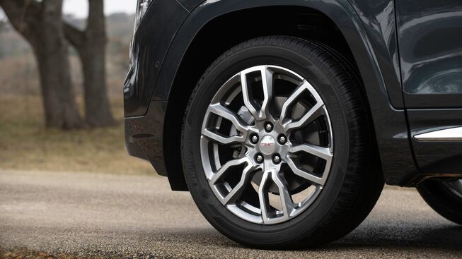 2022 GMC Terrain Denali Small SUV Wheel Close Up