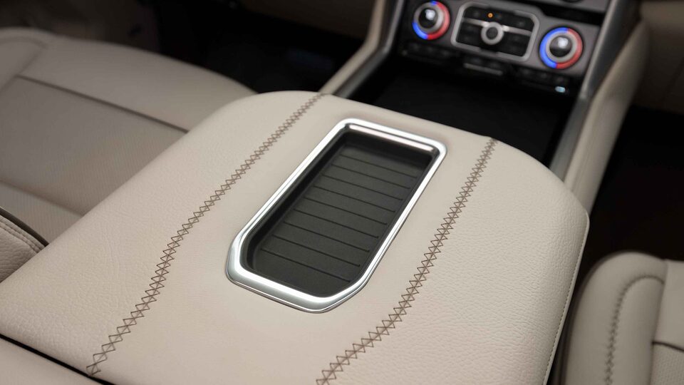 2021 GMC Yukon Full size SUV Interior Charging Station