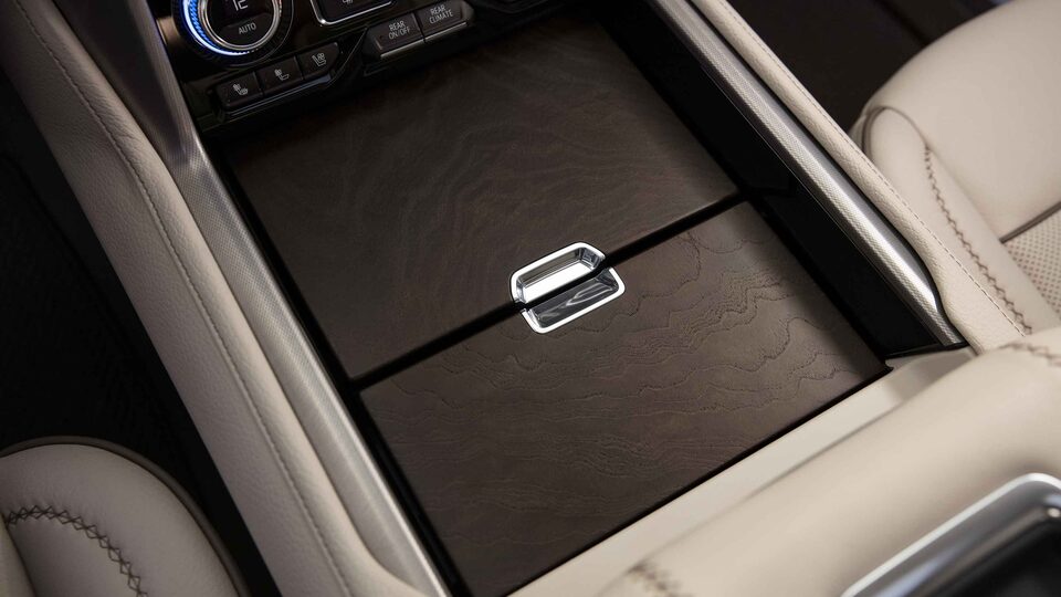 2021 GMC Yukon Full size SUV Interior Cupholder Detail