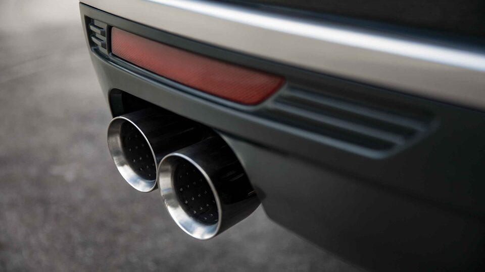 2022 GMC Yukon Denali Luxury Full-Size SUV Exhaust