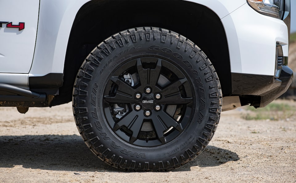 2021 GMC Canyon AT4 Small Off-Road Truck Package Exhaust Pipe