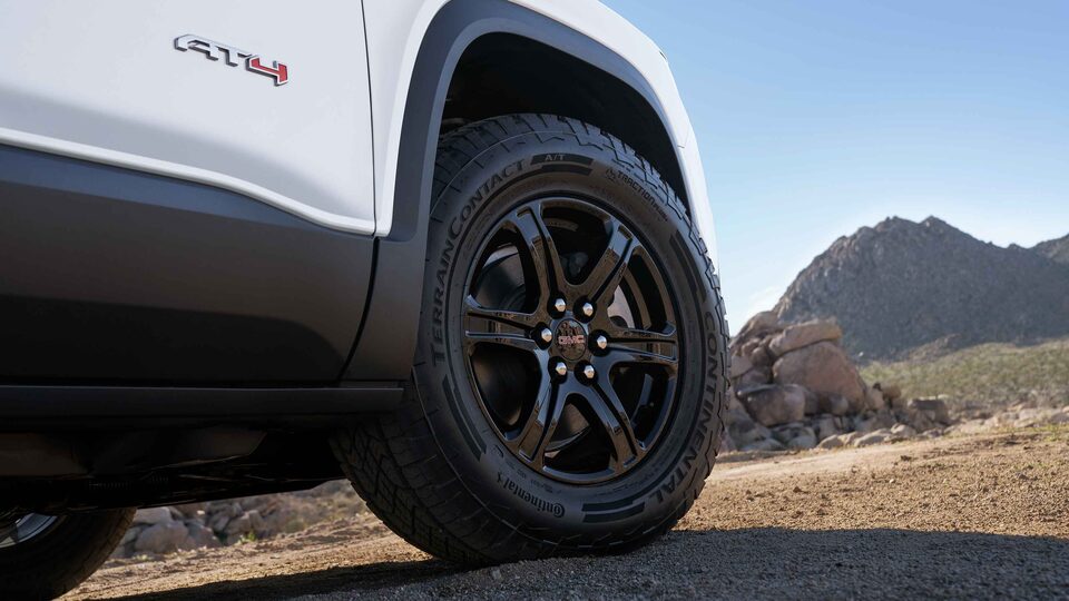 2023 GMC Acadia AT4 Front Wheels