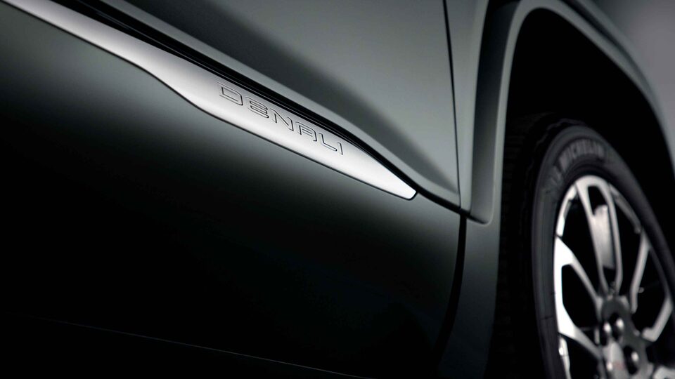 2023 GMC Acadia Exclusive Denali Badging