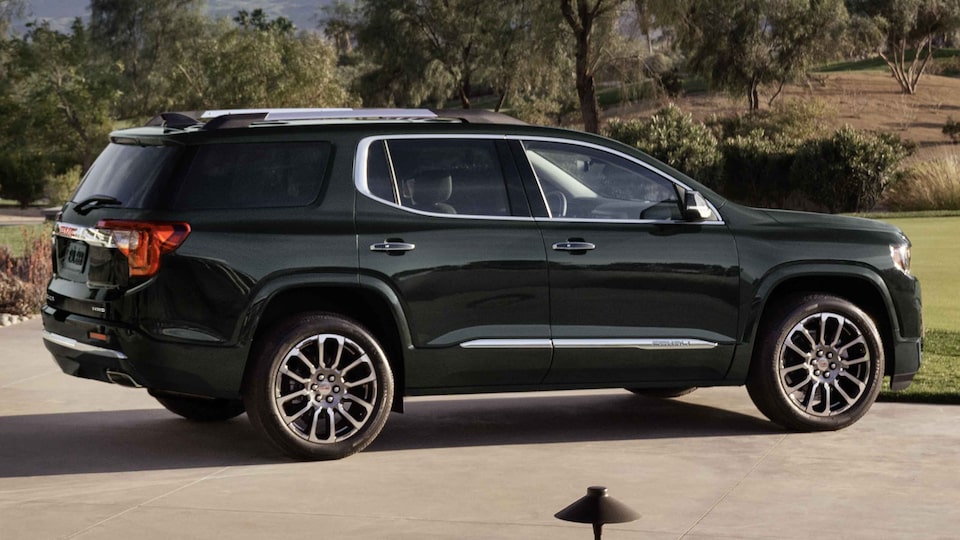 2023 GMC Acadia Denali Mid-Size Luxury SUV Exterior Front Side View
