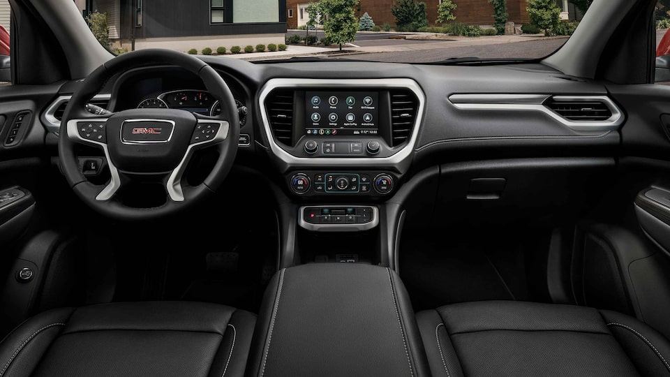 Steering Wheel, Heads-Up Display, And Infotainment System on the GMC Acadia 