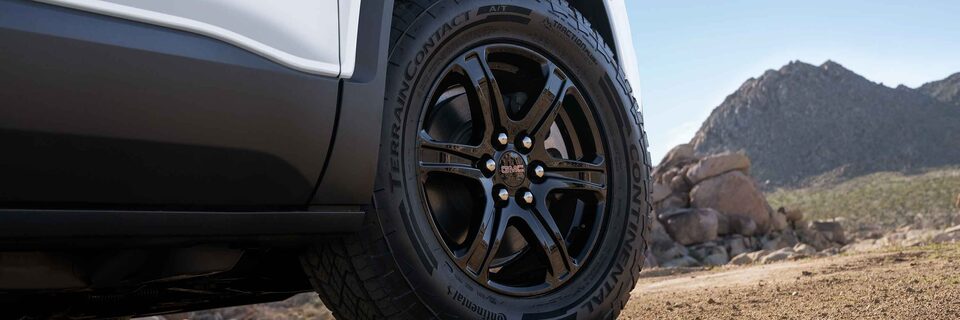 2021 GMC Acadia AT4 Off-Road SUV Front Wheel Angle View