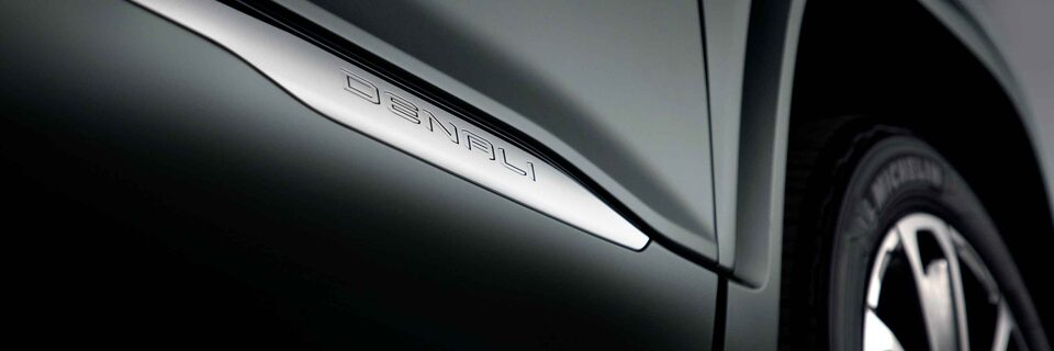 2023 GMC Acadia Denali Luxury Mid-Size SUV Badge Close Up