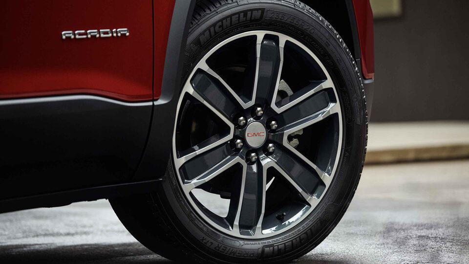 2023 GMC Acadia Mid-Size SUV Wheel Close up
