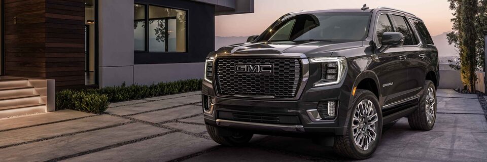2021 GMC Yukon Full size SUV Front Grille View