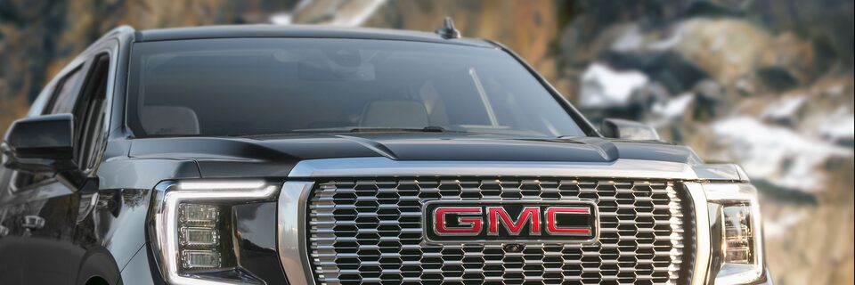 2021 GMC Yukon Full size SUV Front Grille View