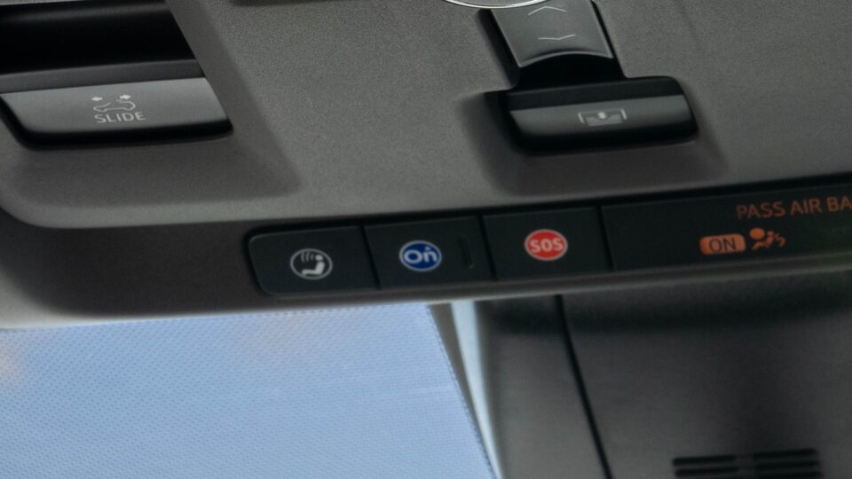 2021 GMC Yukon Full size SUV OnStar Mirror View