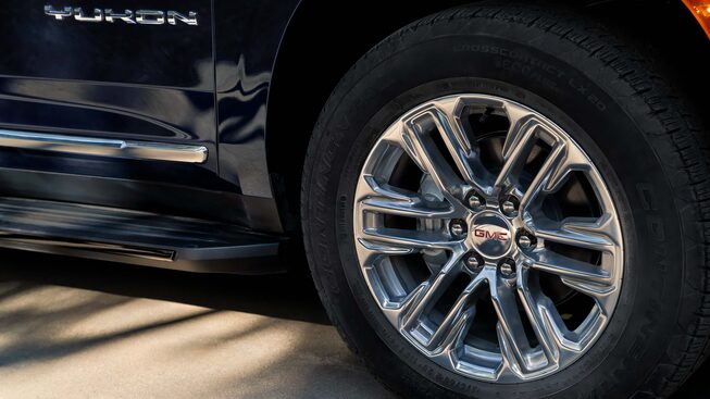 2023 GMC Yukon SLE SLT Full size SUV with Hands free Liftgate