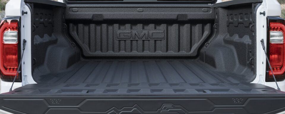 The opened Cargo Bed on the GMC Canyon AT4