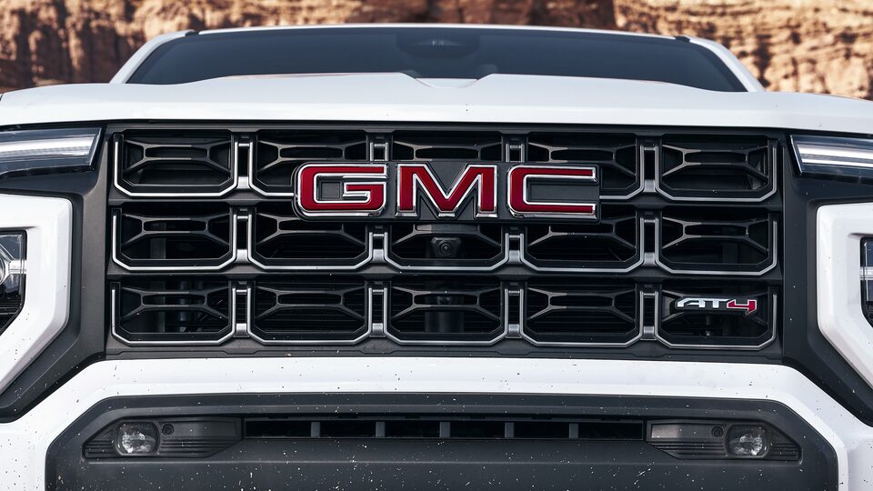 A heads On View of the Front Grille of the GMC Canyon AT4