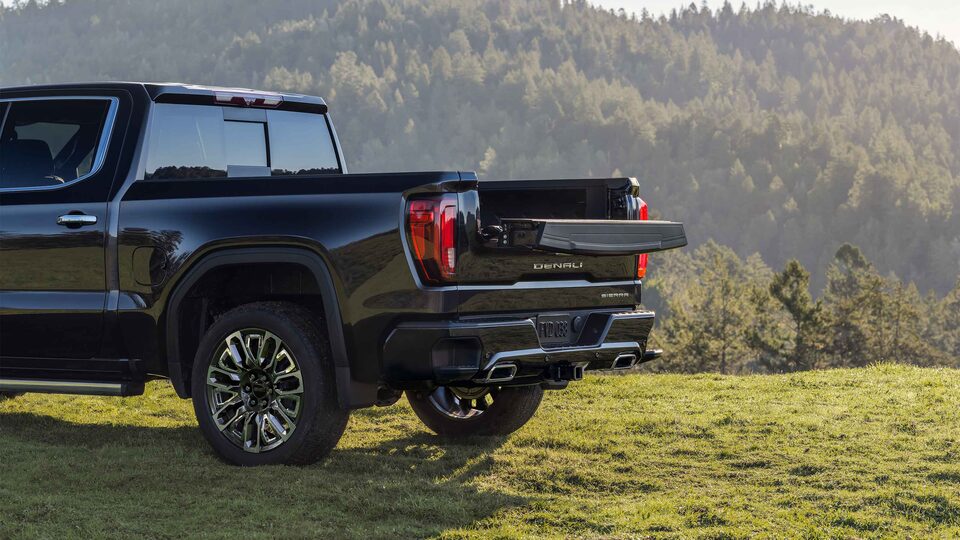 1 of 6 Convenient Functions of the 2023 Sierra LD MultiPro Tailgate