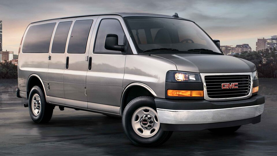 2022 GMC Savana Passenger Van Exterior Passengers side Three-Quarters view