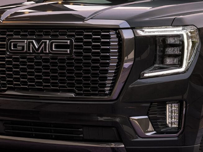 2023 GMC Yukon Denali Ultimate's exclusive Vader Chrome accents