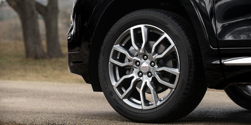 Close-Up on the GMC Terrain Denali Exclusive Wheel