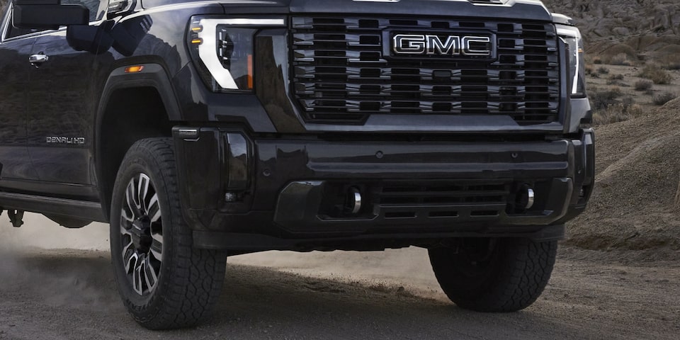  The Impressive Front-End Design of the Sierra HD Denali Showcasing the Two Tow Winches