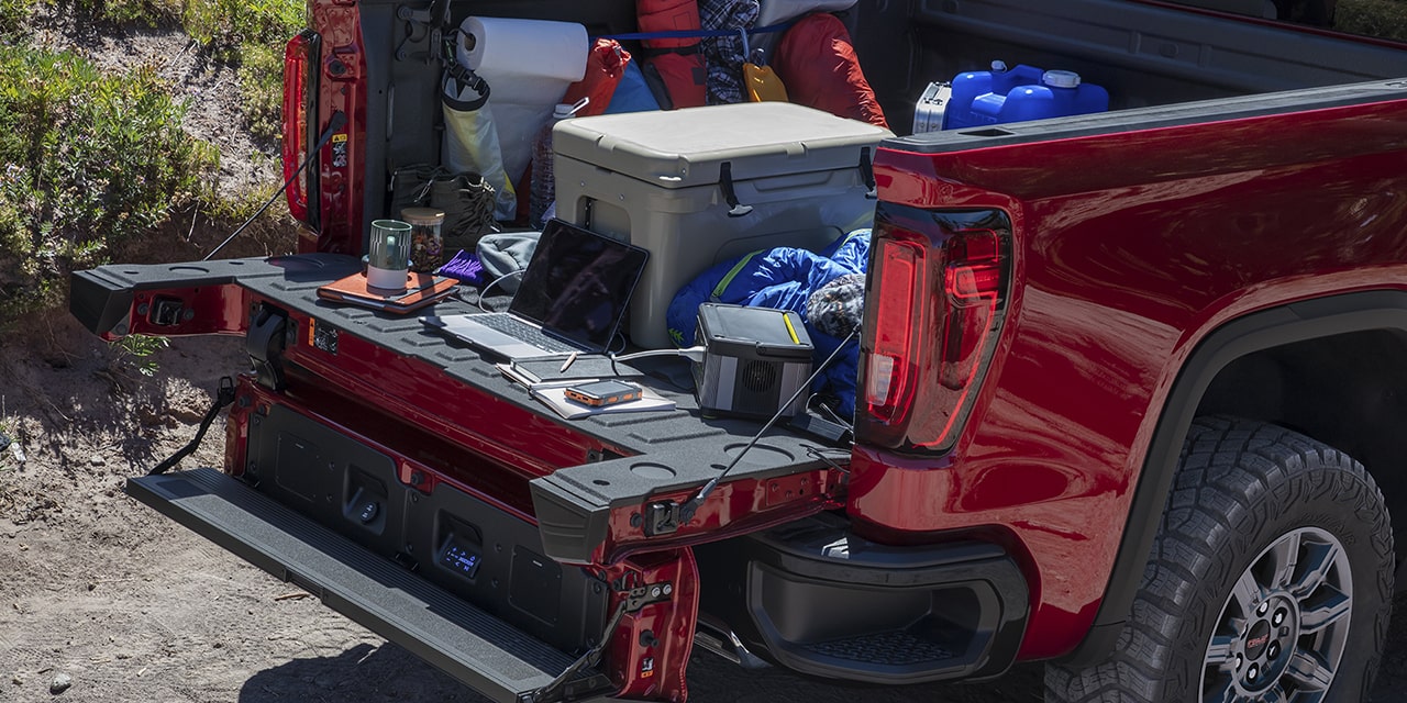 Exterior Side View of the 2024 GMC Sierra 1500 MultiPro Tailgate