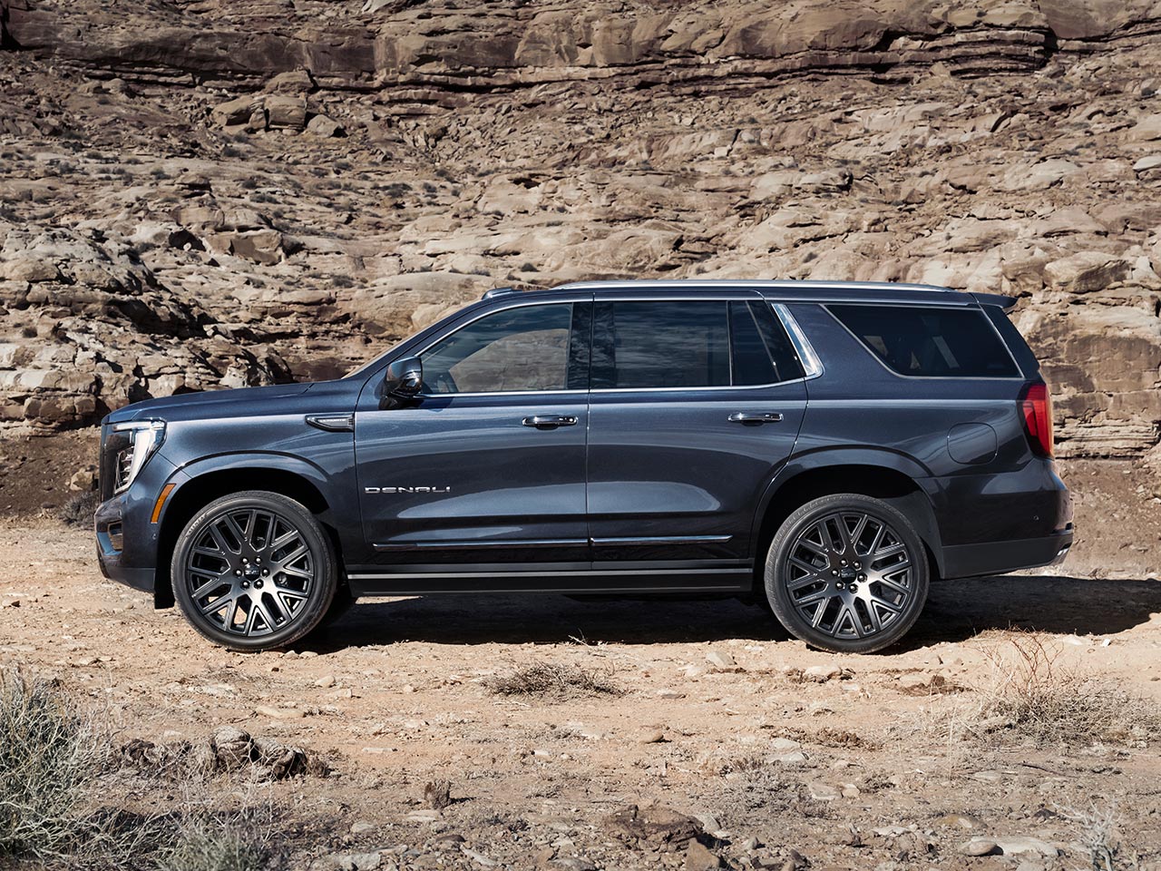 2025 GMC Yukon side exterior view