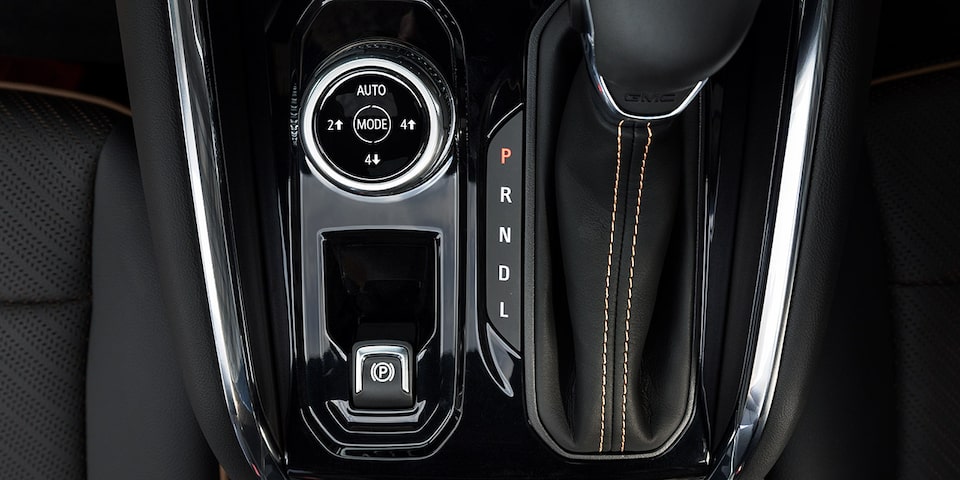 Close-up of the 2025 GMC Canyon Truck's Selectable Drive Modes Knob and Shifter