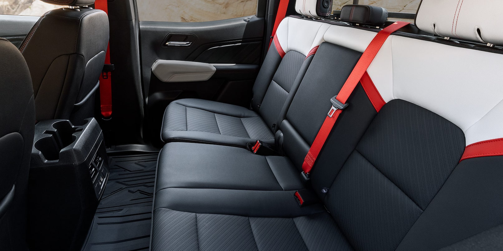 2026 gmc canyon interior back seating