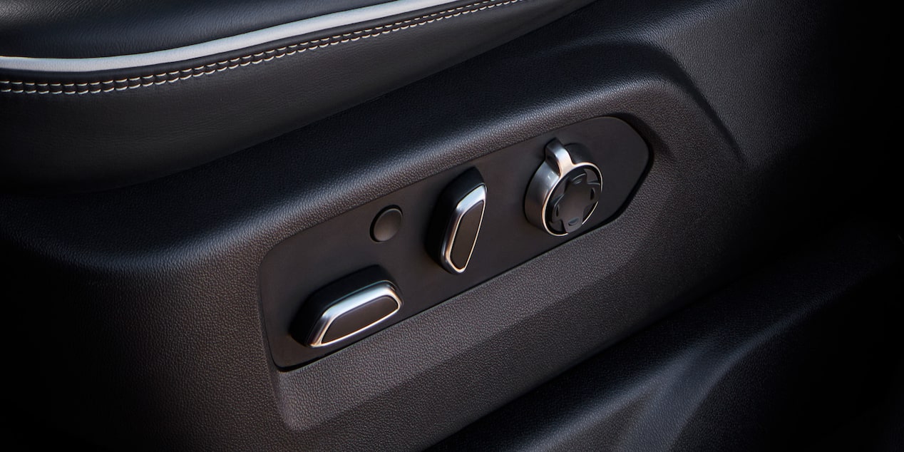 2026 GMC Sierra 2500HD AT4 – power front seats with massaging feature
