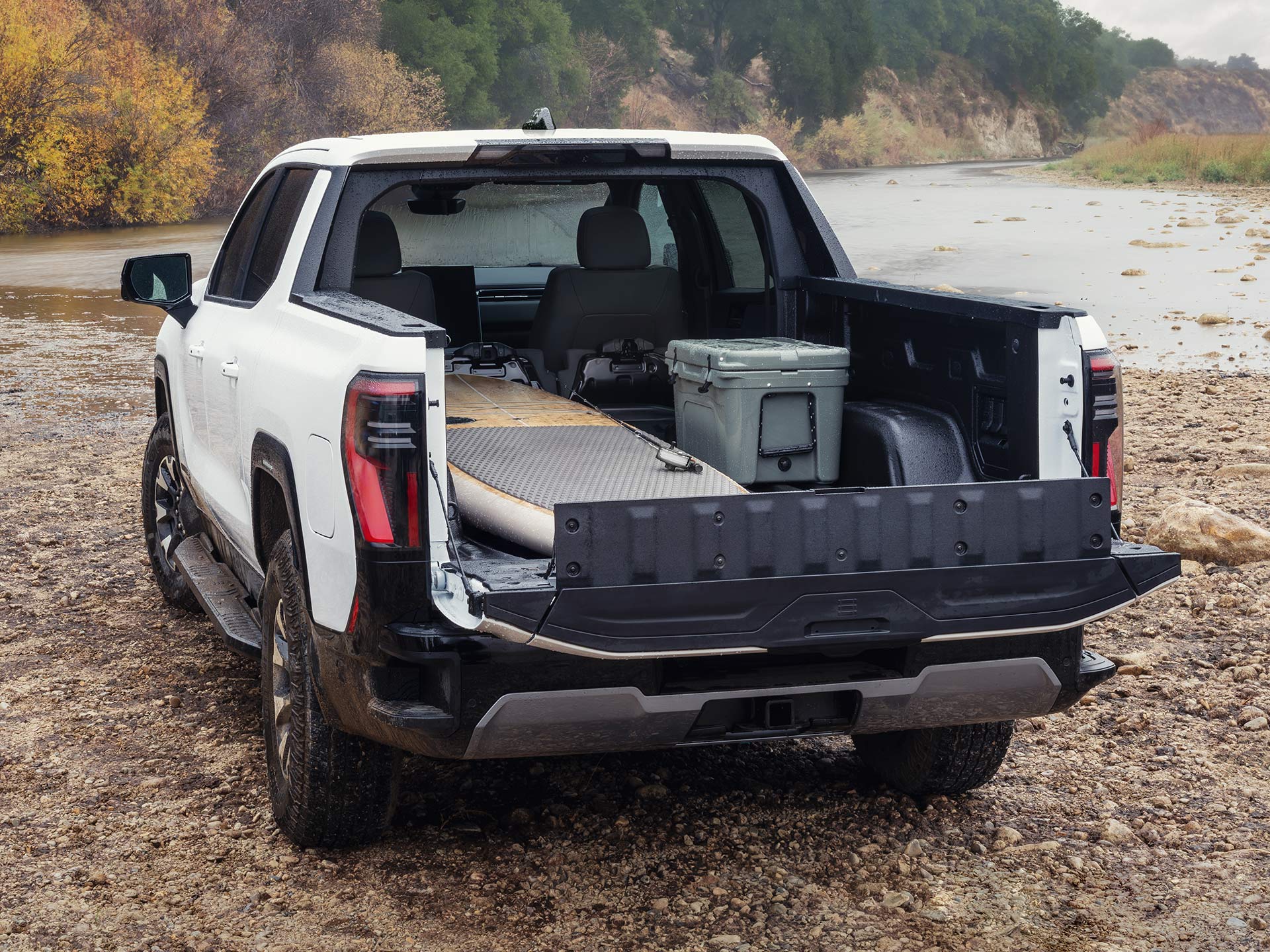 The Spacious Truck Bed of a GMC Sierra EV AT4 with a Versatile Midgate Feature